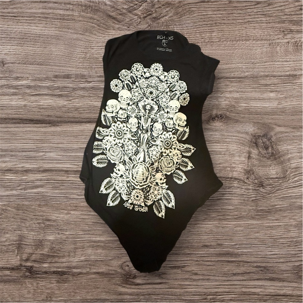 Black and White Graphic Cap Sleeve Bodysuit